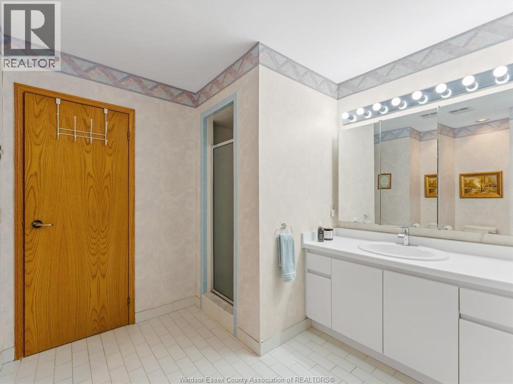 #905 5151 RIVERSIDE DRIVE East - 23