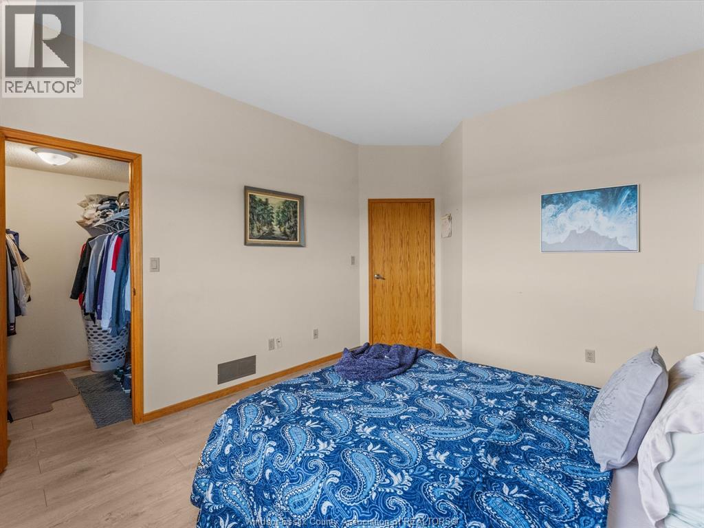 #905 5151 RIVERSIDE DRIVE East - 26