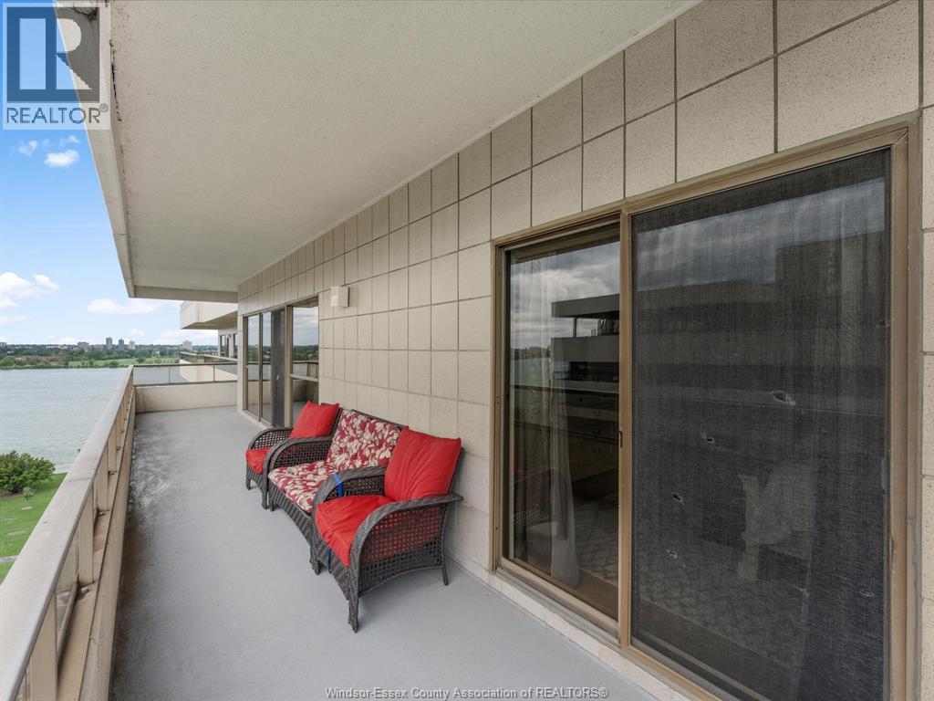 #905 5151 RIVERSIDE DRIVE East - 33