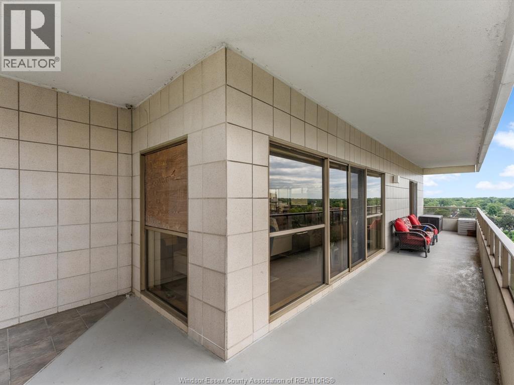 #905 5151 RIVERSIDE DRIVE East - 34