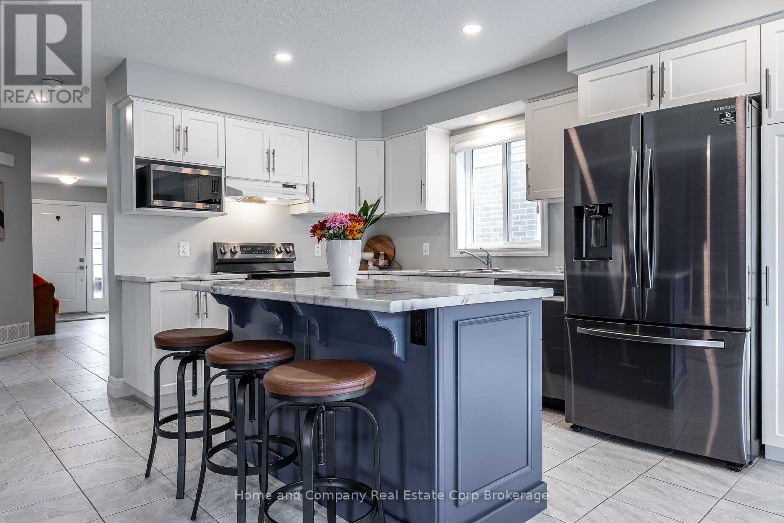 40 ROBERTSON DR DRIVE - 17