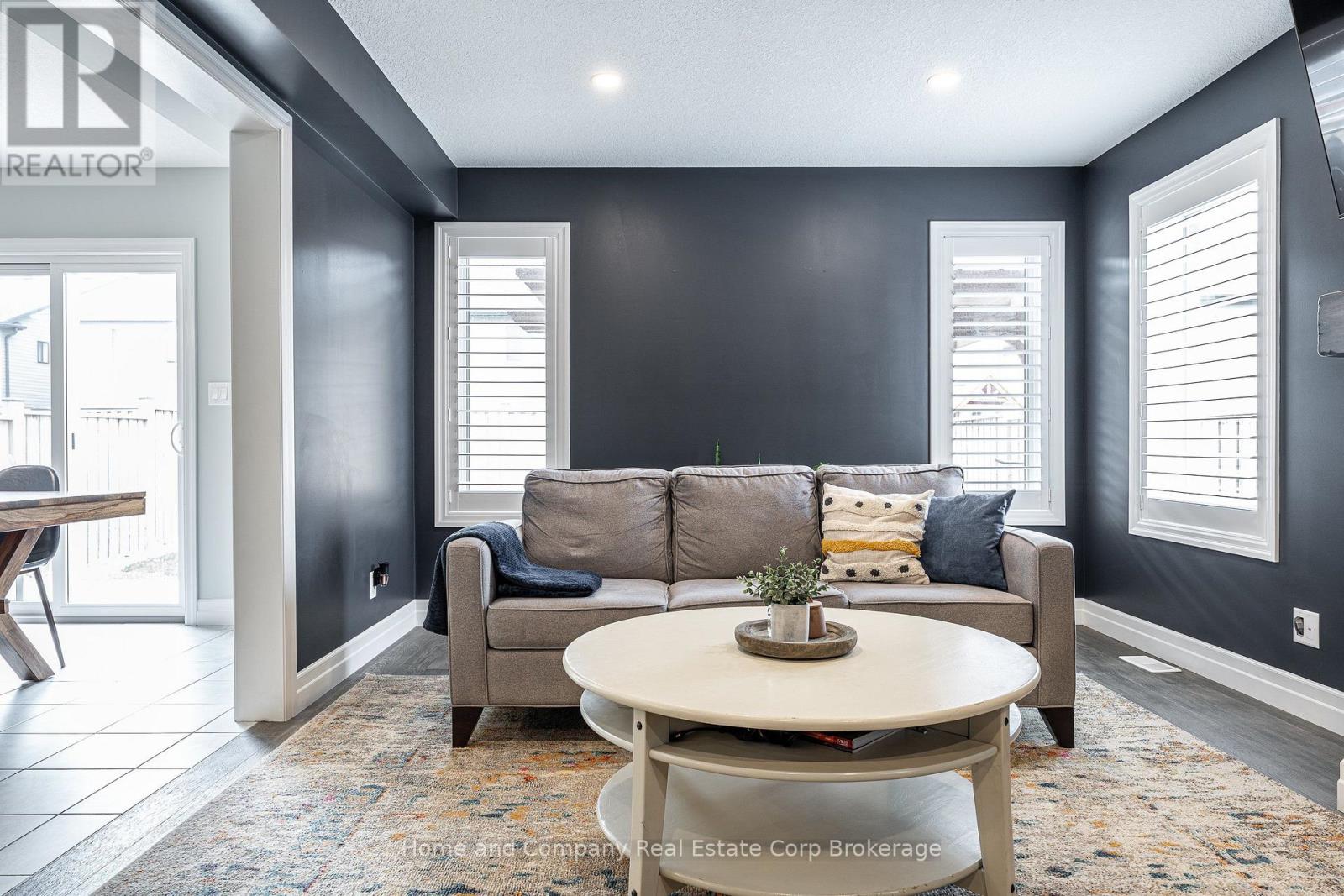 40 ROBERTSON DR DRIVE - 22
