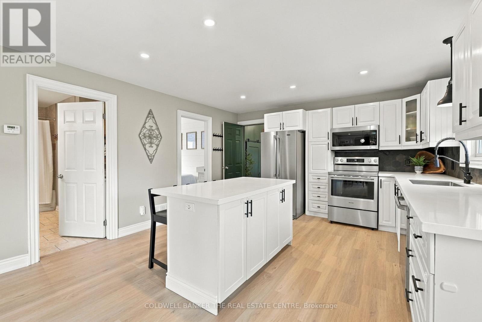 968 METRO ROAD N - 12