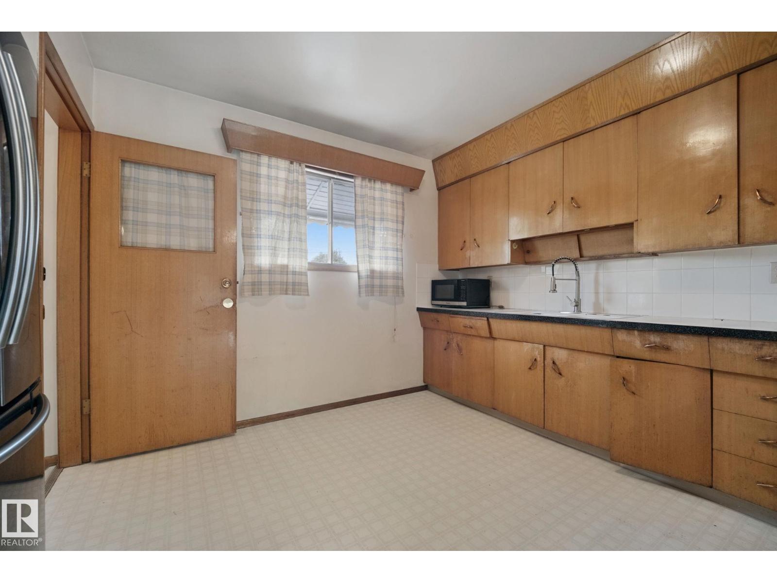 11705 81 ST NW - 42