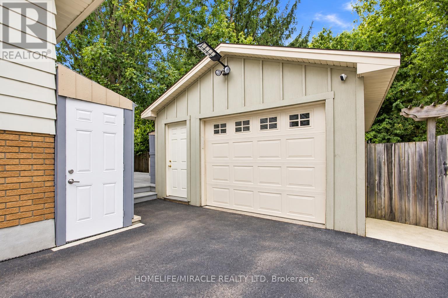 365 BLUE FOREST DRIVE - Image 28