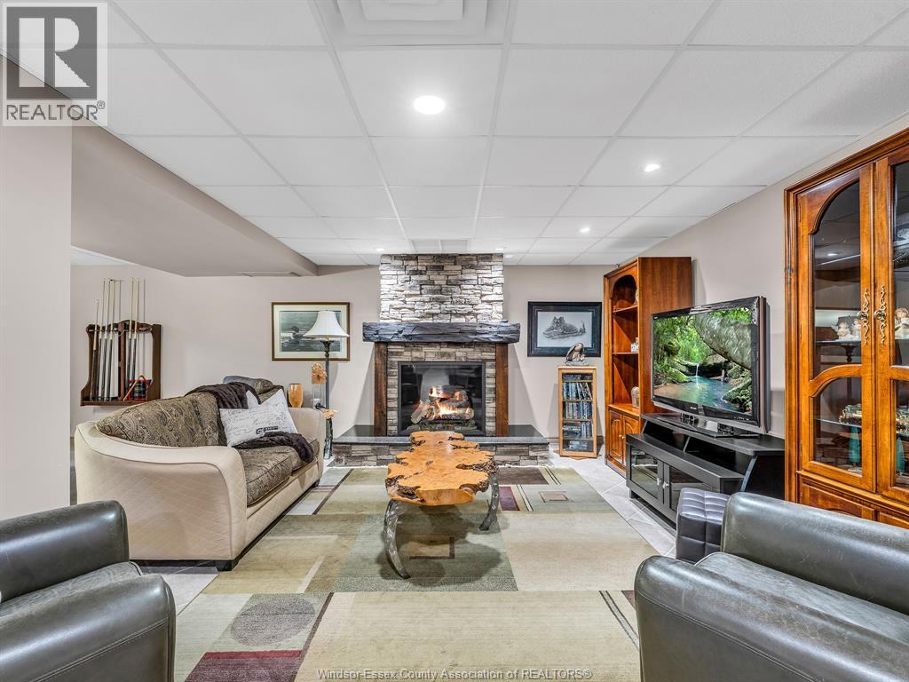 4024 HICKORY ACRES DRIVE - 33