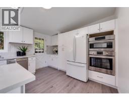 667 Plymouth Drive, North Vancouver, BC V7H2H5 Photo 11