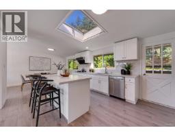 667 Plymouth Drive, North Vancouver, BC V7H2H5 Photo 10