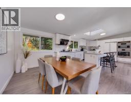 667 Plymouth Drive, North Vancouver, BC V7H2H5 Photo 8