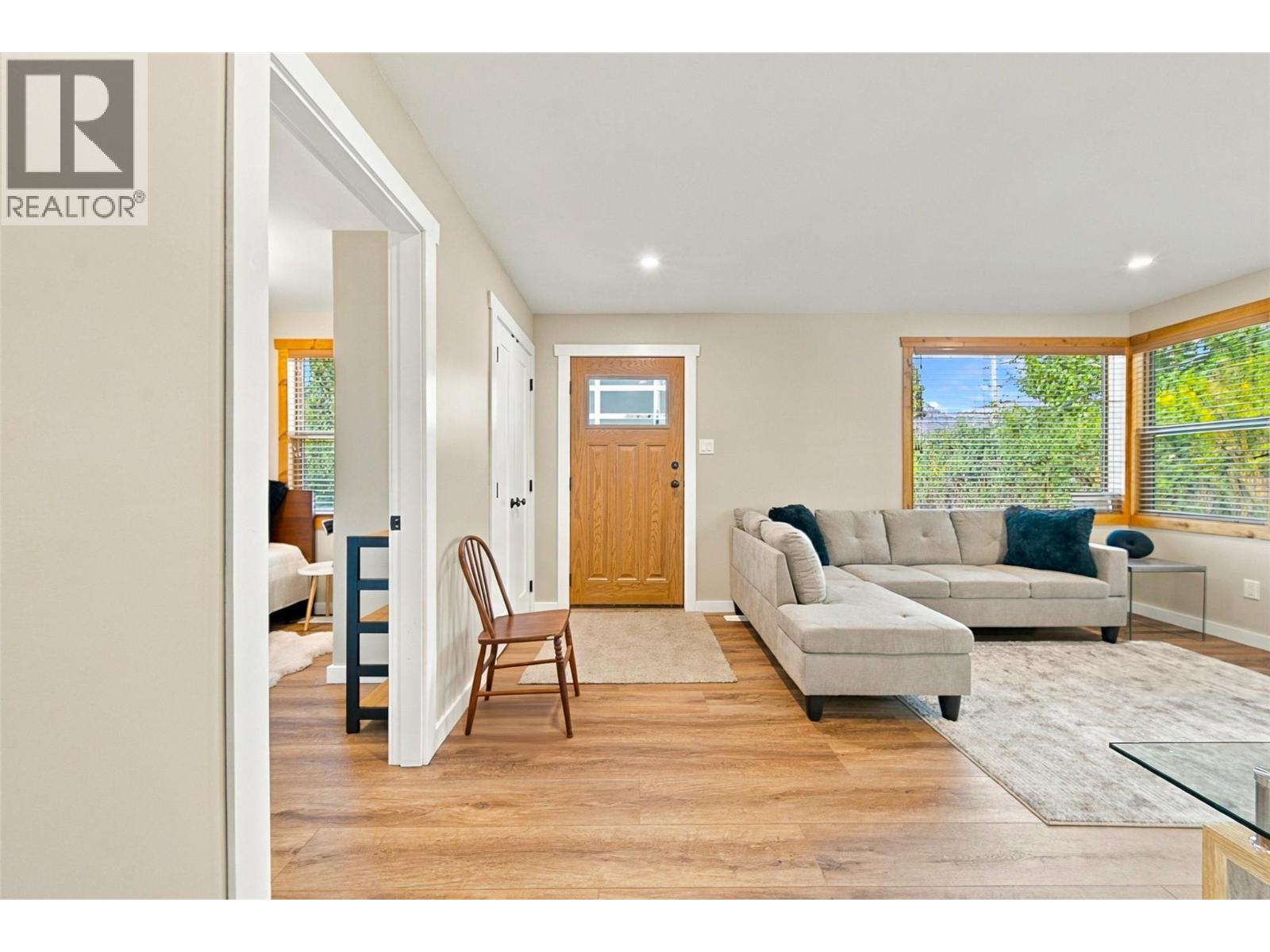 1201 PLEASANT Street - 4