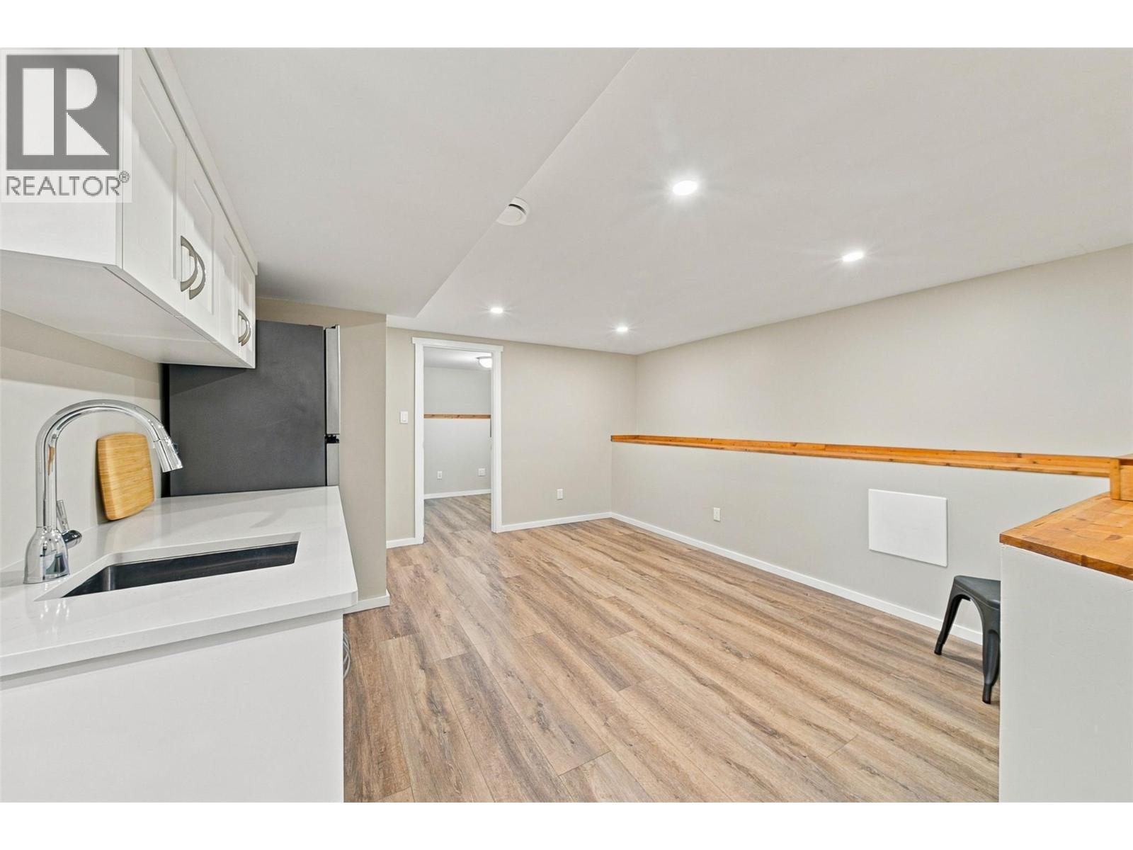 1201 PLEASANT Street - 32