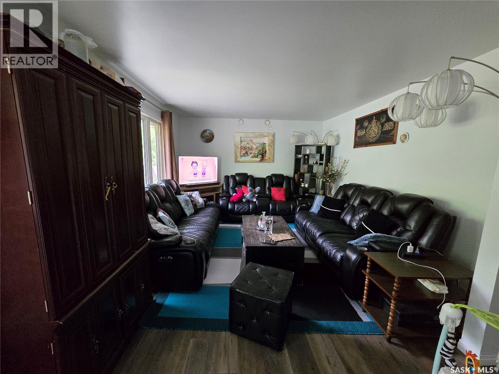 152 5th AVENUE SE, Swift Current, Saskatchewan, S9H3M7, Swift Current, Saskatchewan — photo 4 of 5