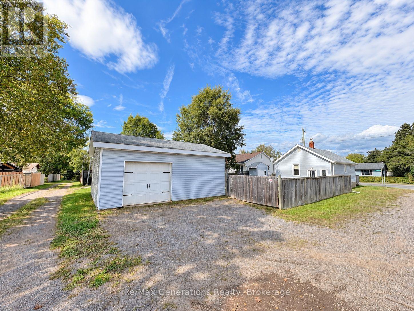 447 RITA STREET - 18