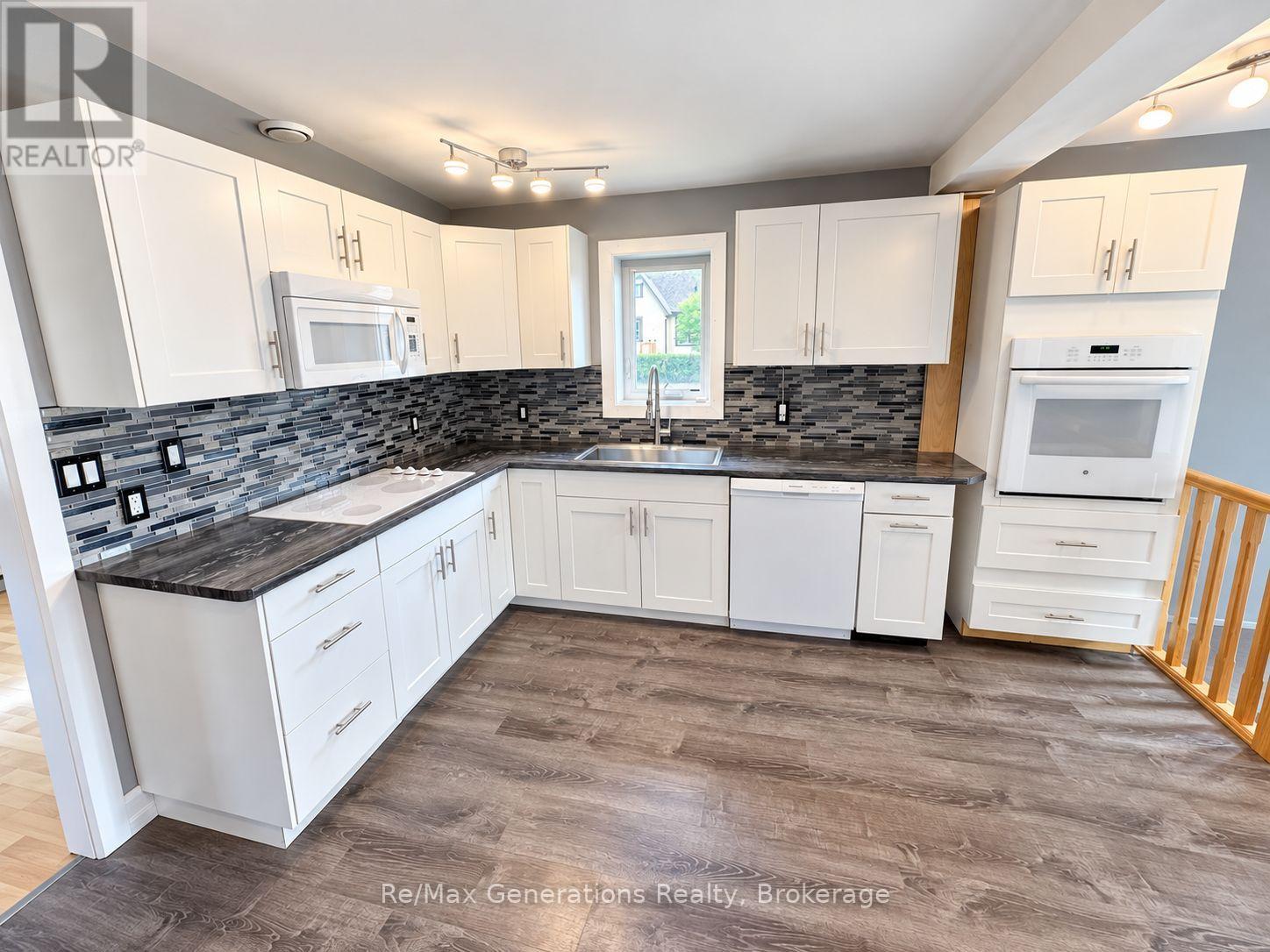 447 RITA STREET - 5