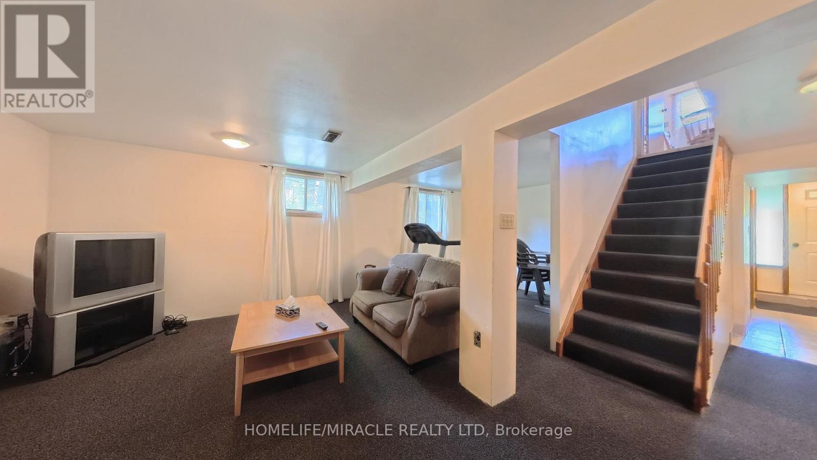 56 SCENIC WOOD CRESCENT - 34