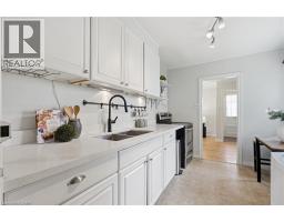 Living room - 132 Spadina Road E, Kitchener, ON N2M3X4 Photo 6