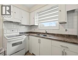 Kitchen - 20 St Charles Drive, Thorold, ON L2V2W4 Photo 6