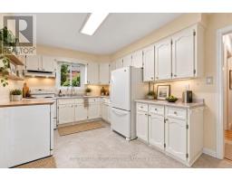 Kitchen - 146 Montrose Avenue, Toronto, ON M6J2T7 Photo 11