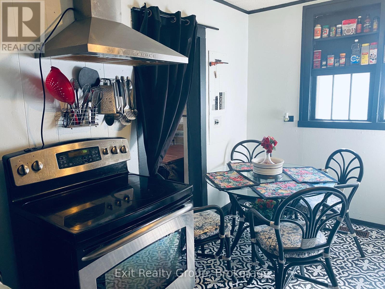 33 GLASTONBURY ROAD - 17