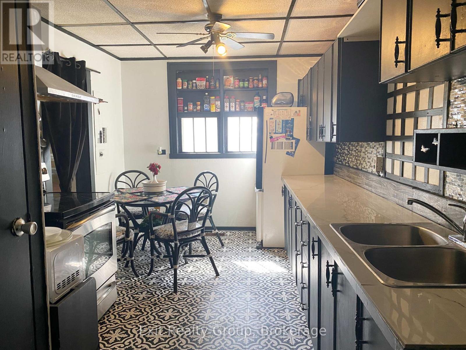 33 GLASTONBURY ROAD - Image 19