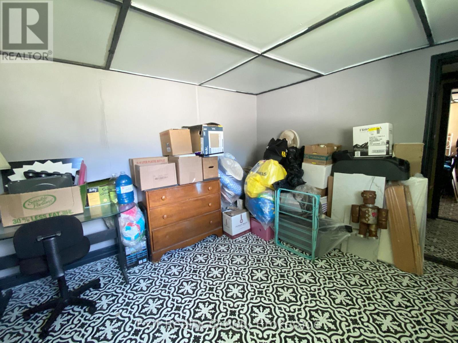 33 GLASTONBURY ROAD - Image 30