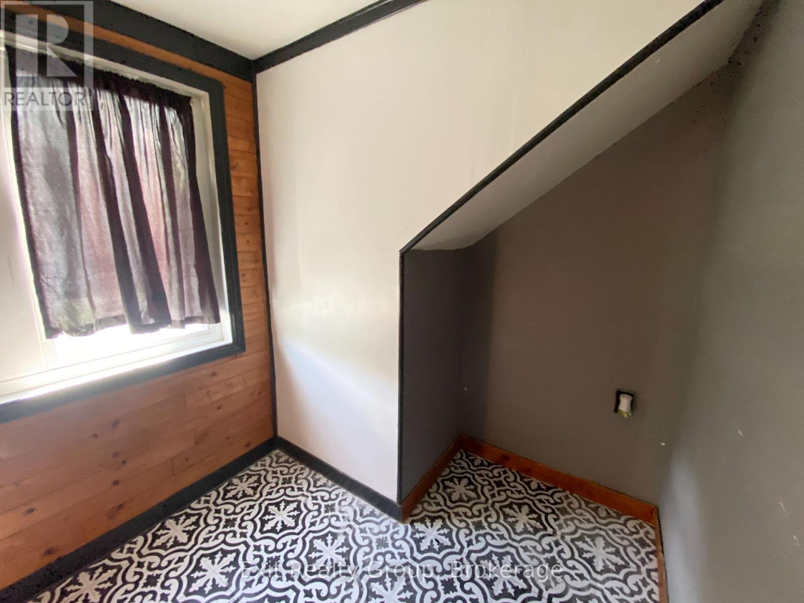 33 GLASTONBURY ROAD - 34