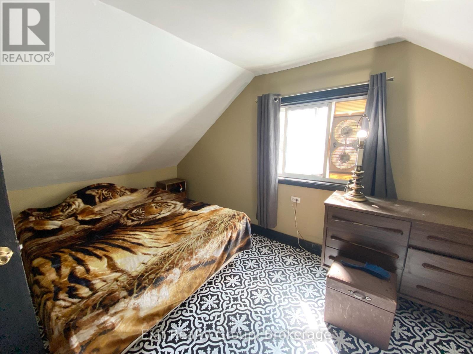 33 GLASTONBURY ROAD - Image 36