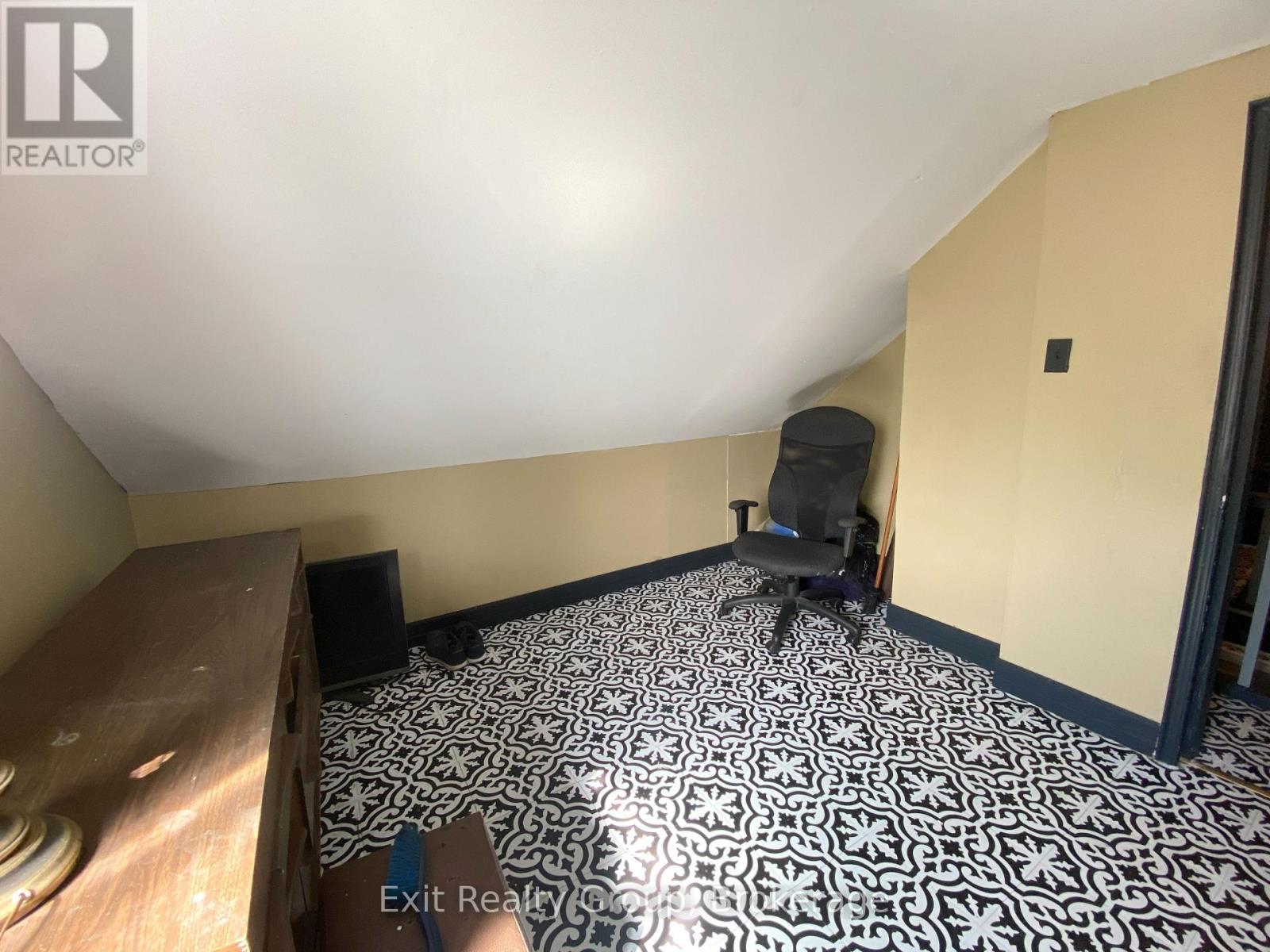 33 GLASTONBURY ROAD - Image 37