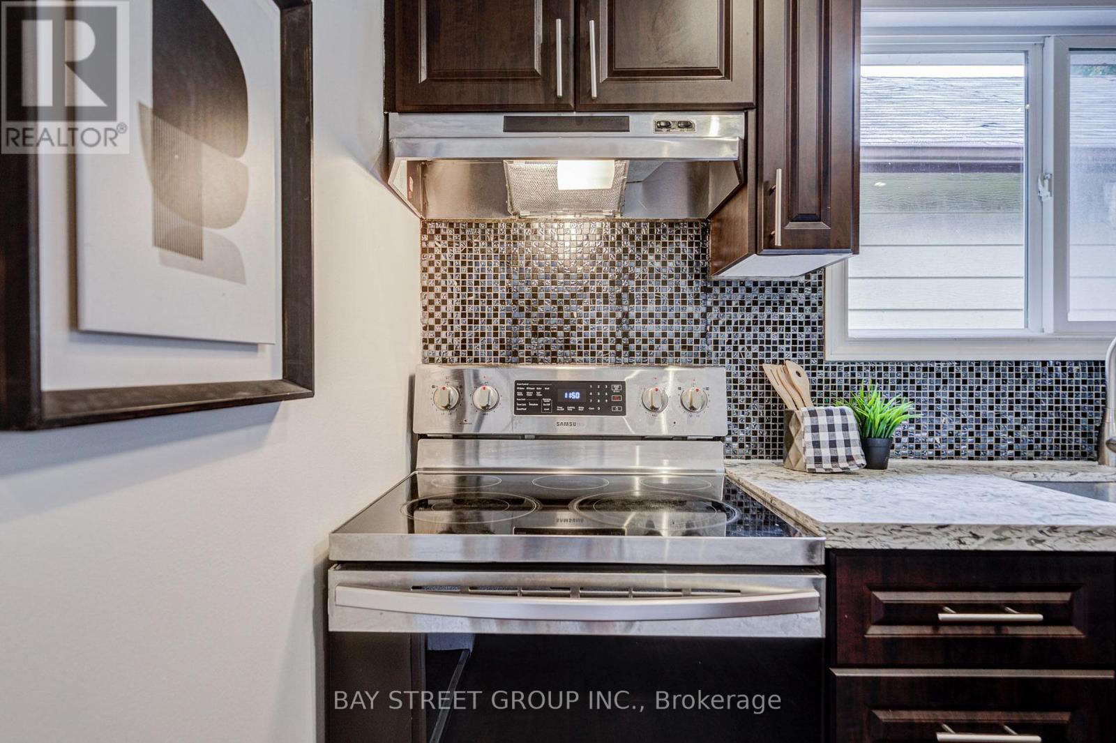 7 EMMOTT AVENUE - 19