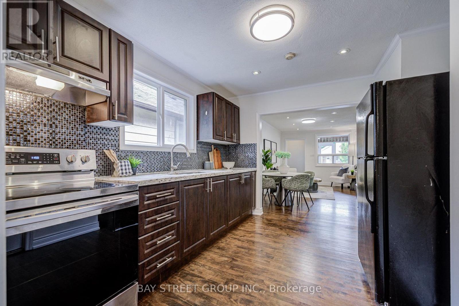 7 EMMOTT AVENUE - 20