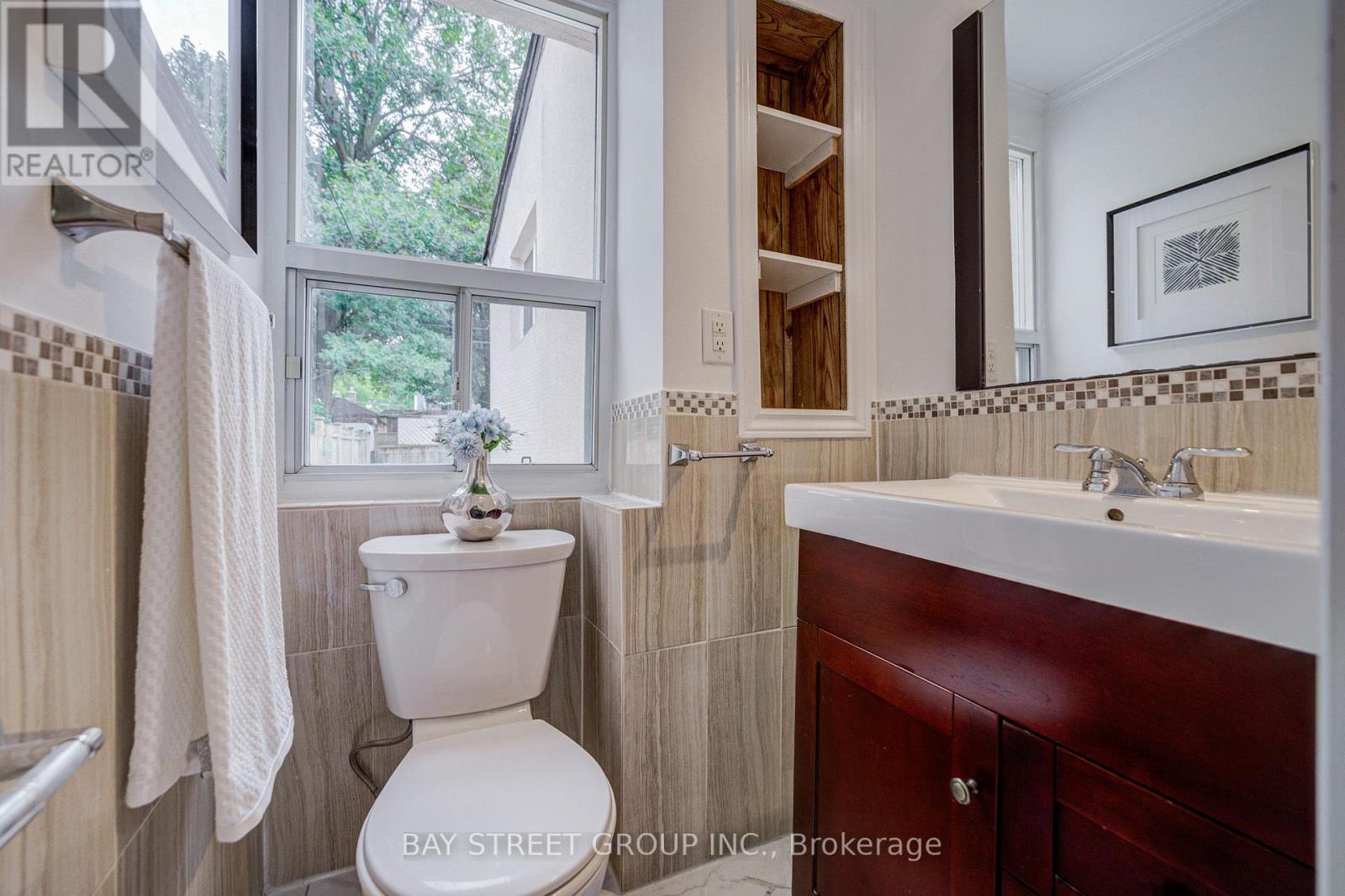 7 EMMOTT AVENUE - 32