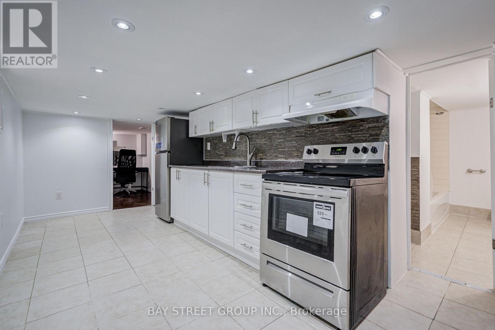 7 EMMOTT AVENUE - 35