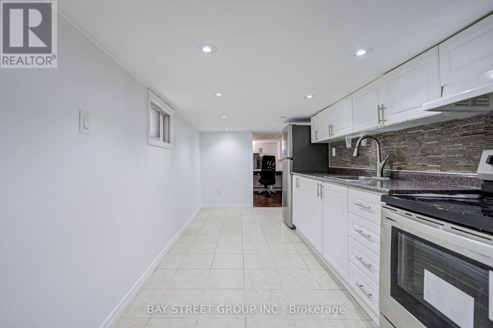 7 EMMOTT AVENUE - 36