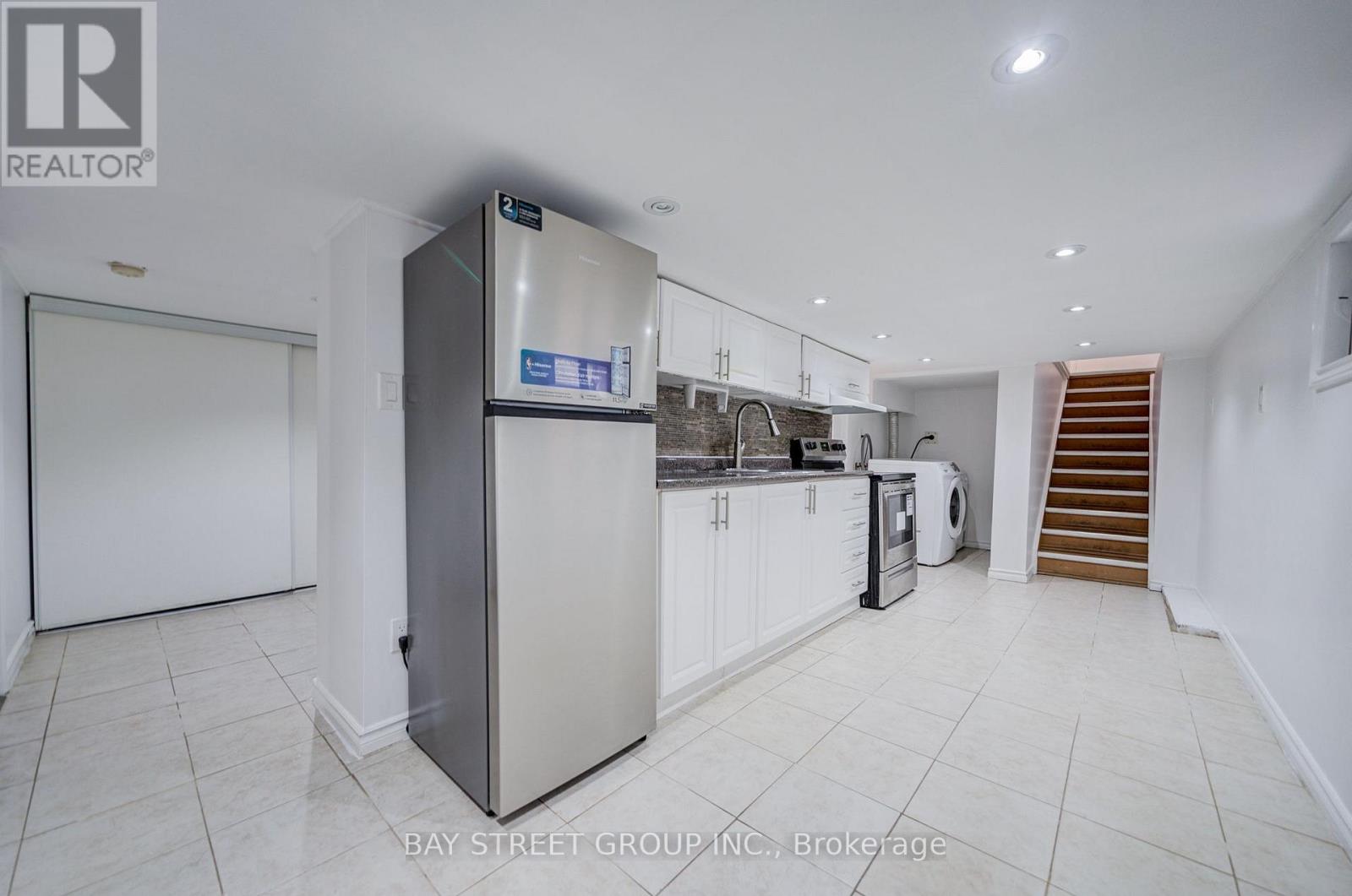 7 EMMOTT AVENUE - 37