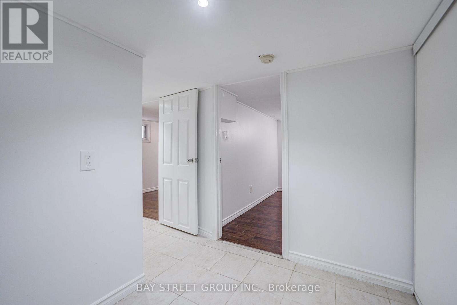 7 EMMOTT AVENUE - 41