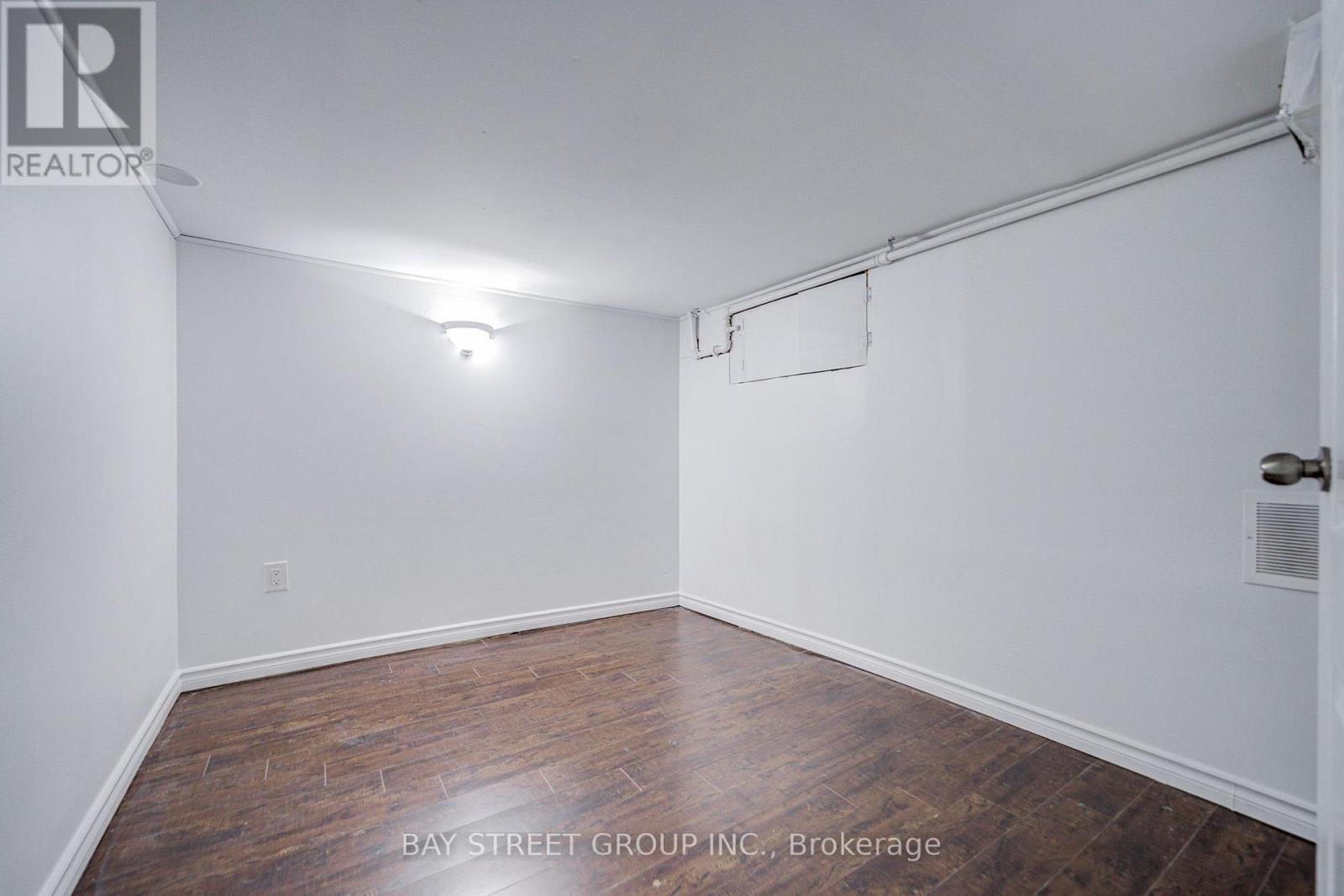 7 EMMOTT AVENUE - 42