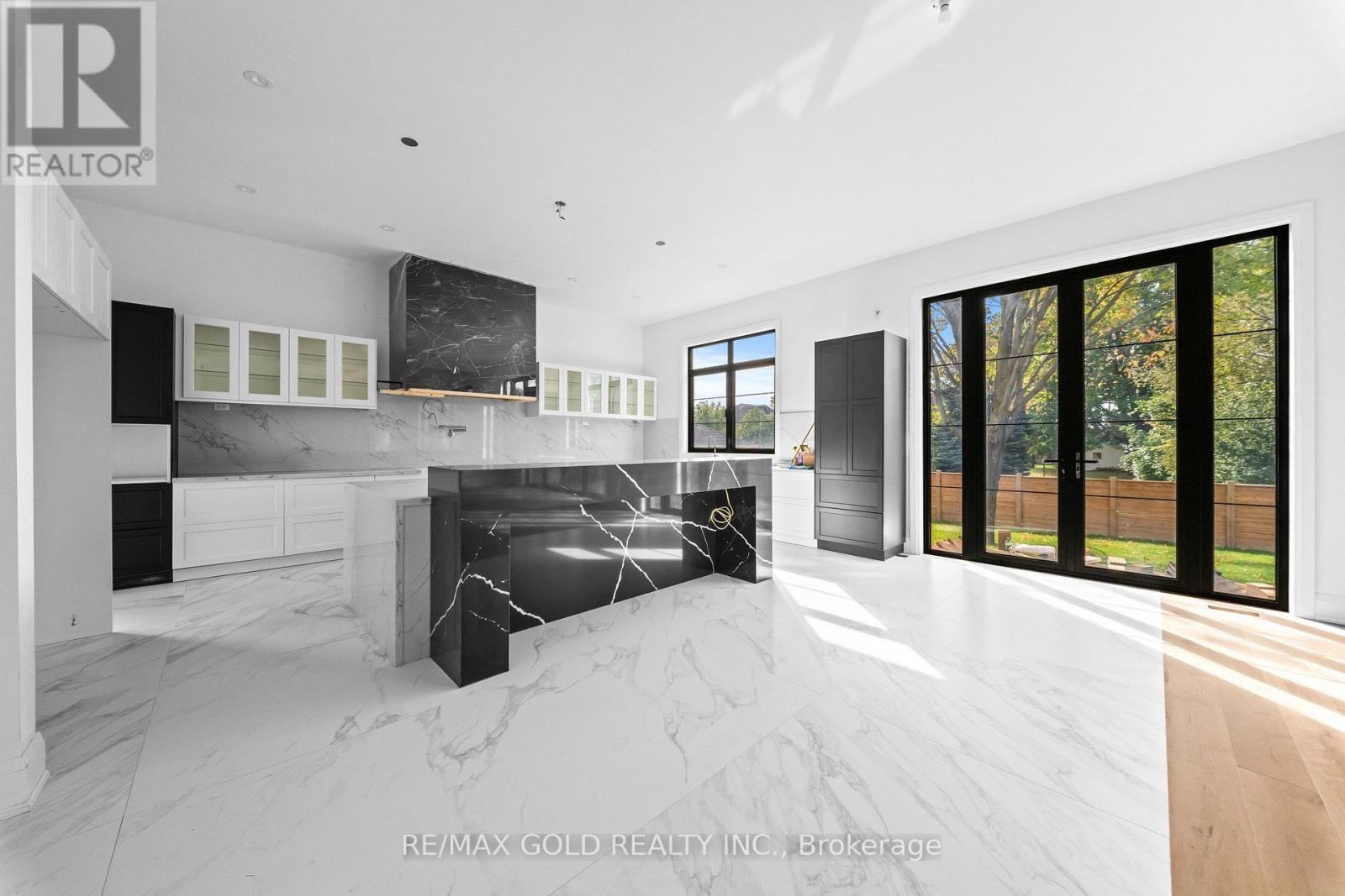 15 MCKENZIE STREET - 10