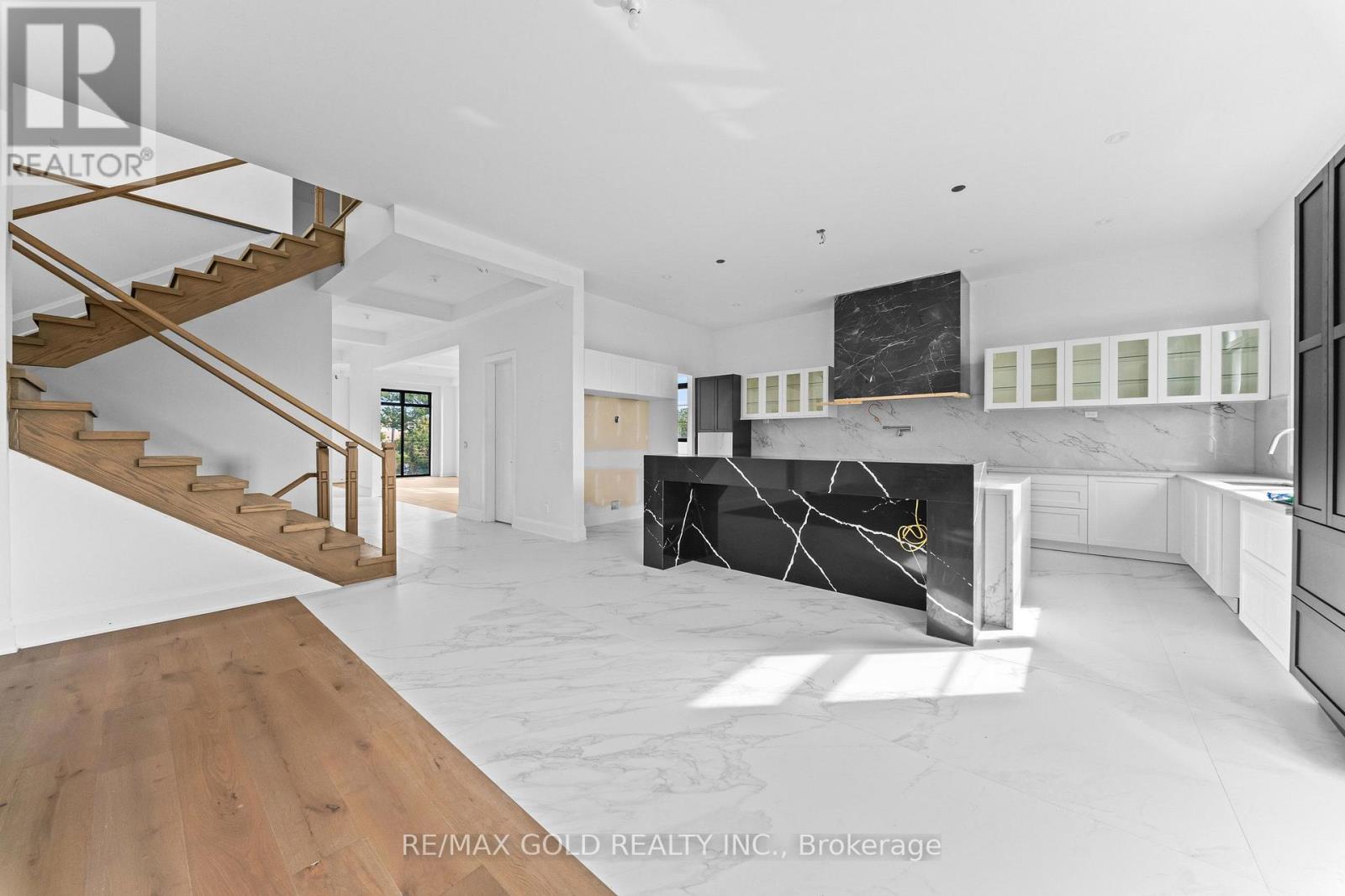 15 MCKENZIE STREET - 11