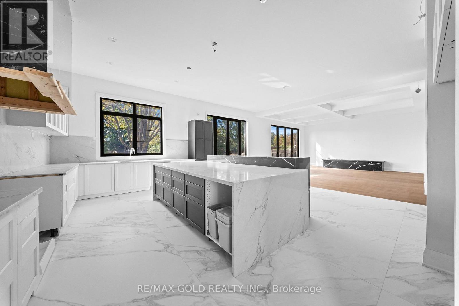 15 MCKENZIE STREET - 12