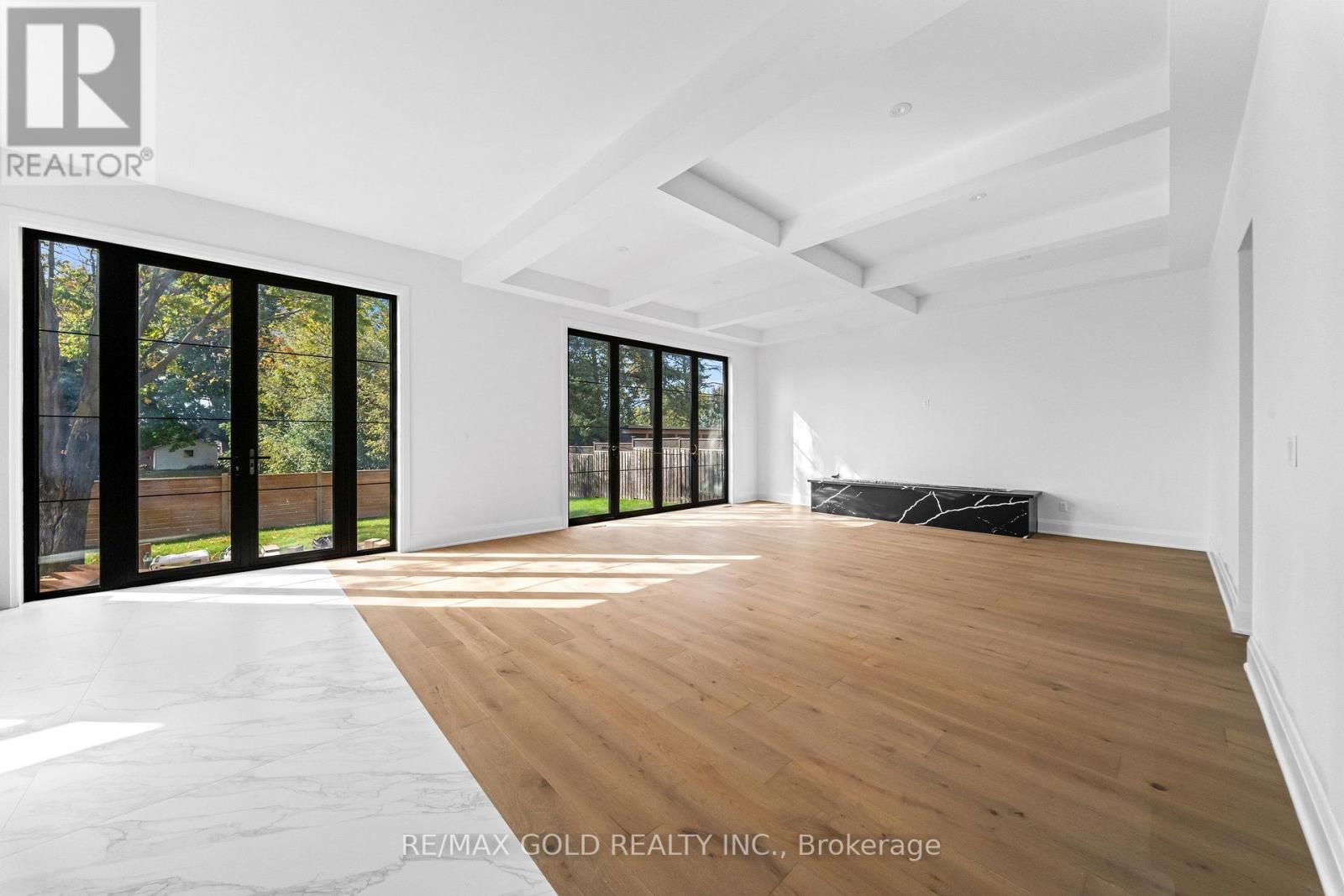 15 MCKENZIE STREET - 13