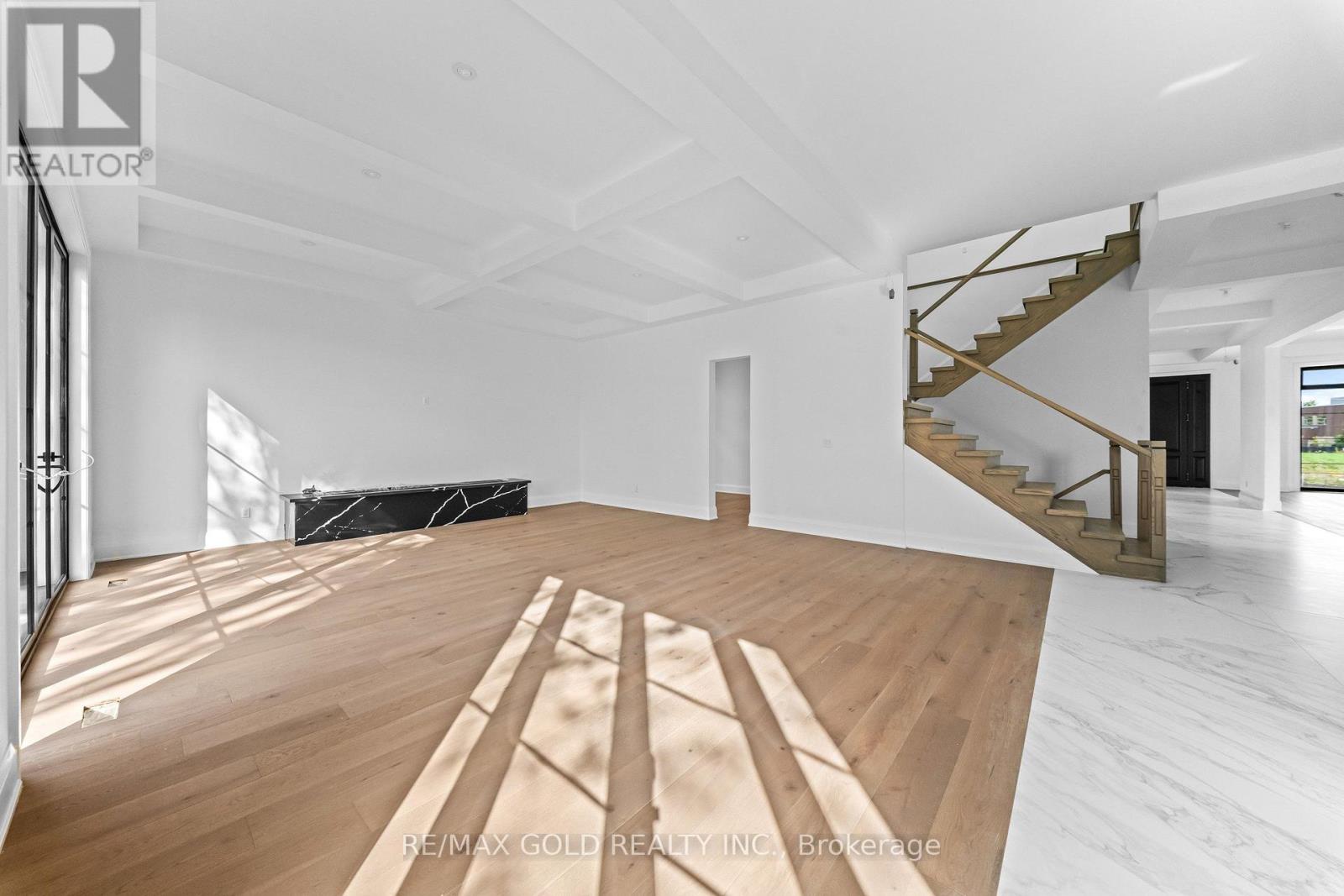 15 MCKENZIE STREET - 14