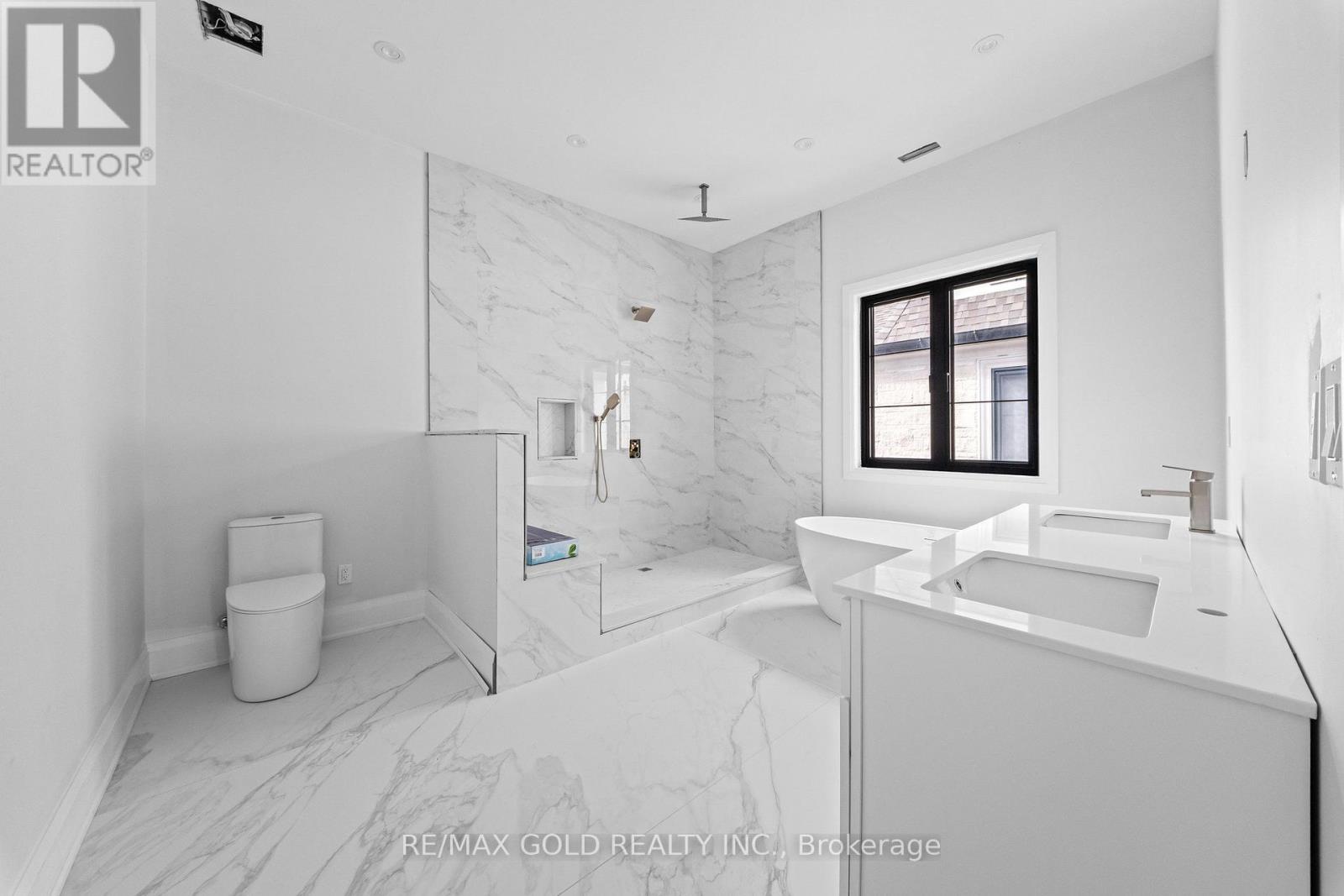 15 MCKENZIE STREET - 24