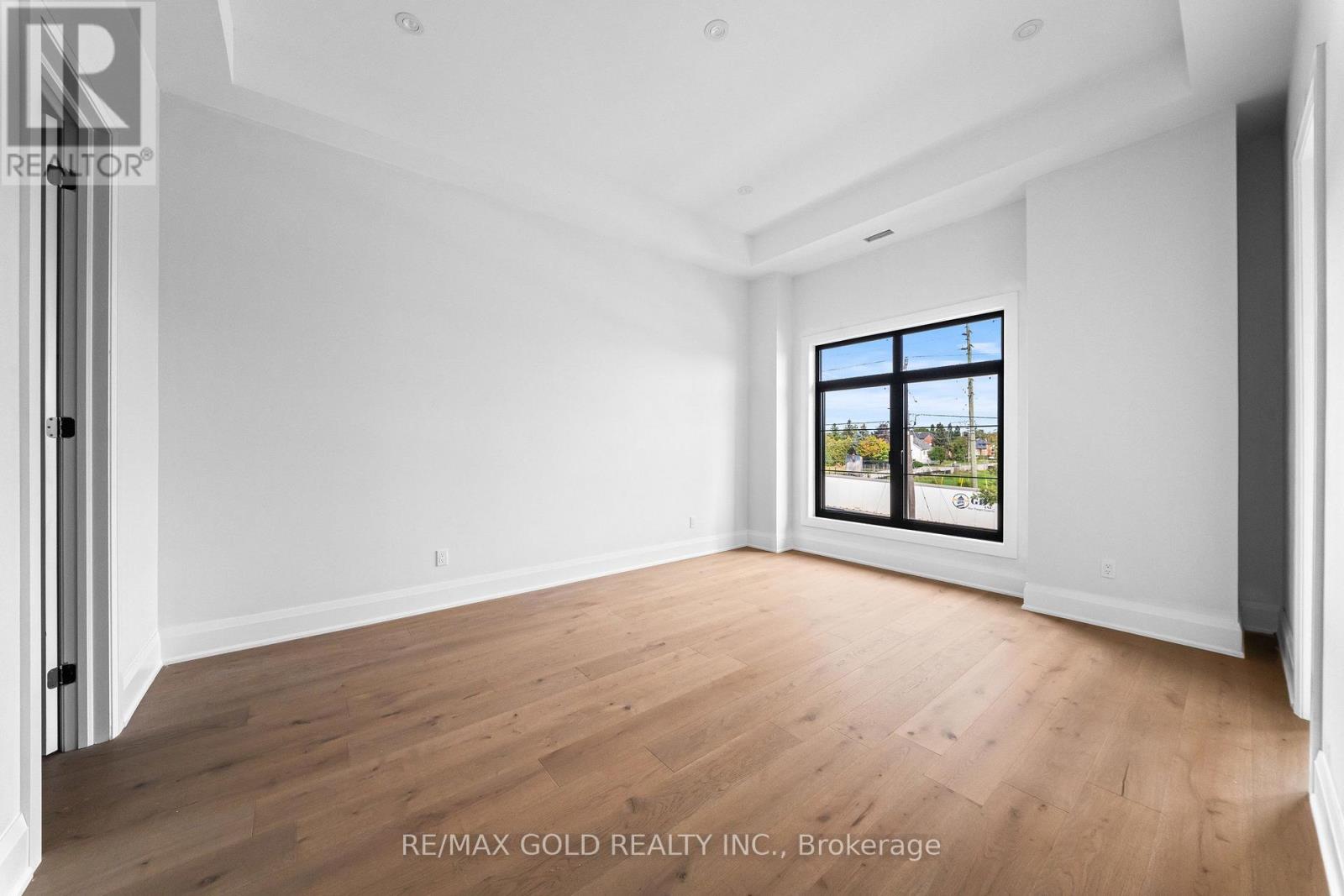 15 MCKENZIE STREET - 25