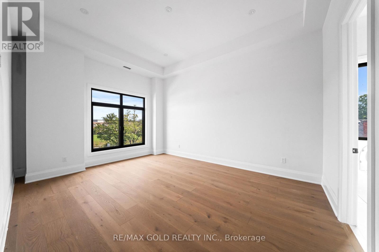 15 MCKENZIE STREET - 27