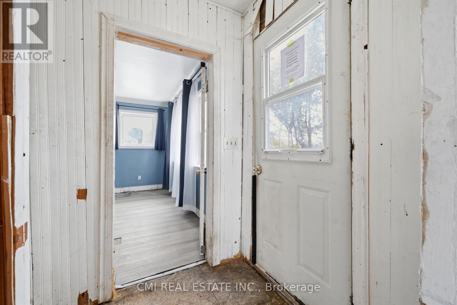 345 LINWOOD Avenue, Orillia, Ontario, L3V2W8, Orillia, Ontario — photo 4 of 5
