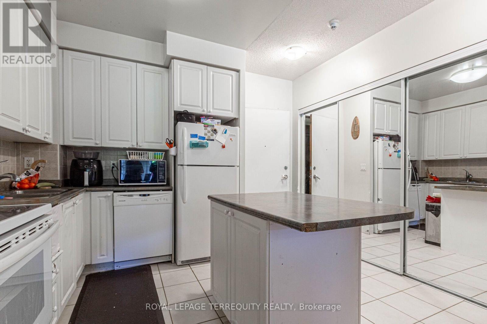 Photo of 226 - 3888 DUKE OF YORK BOULEVARD