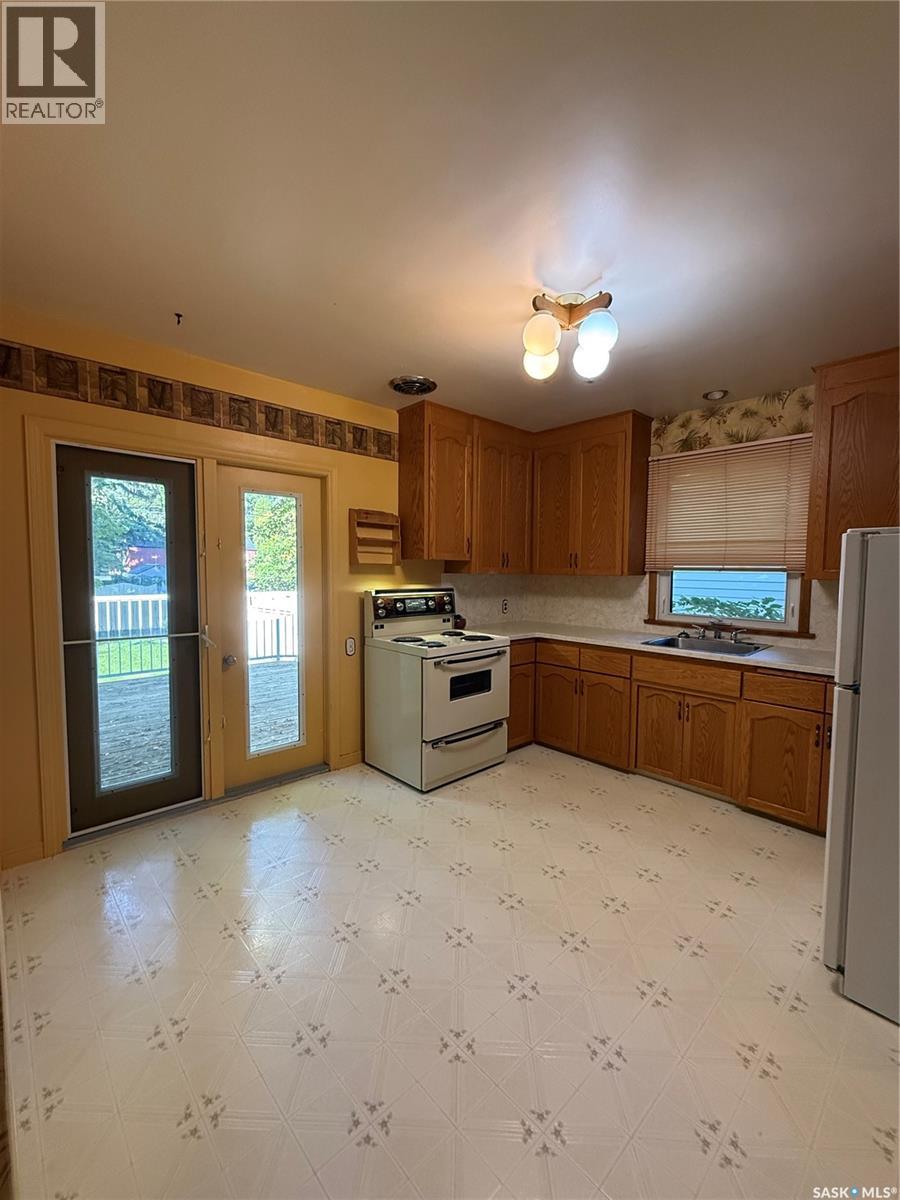 1204 EWART AVENUE - 13