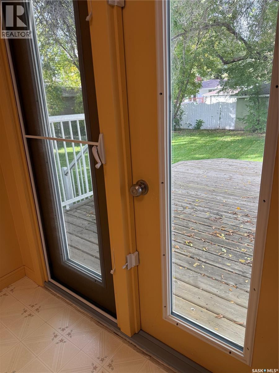 1204 EWART AVENUE - 14
