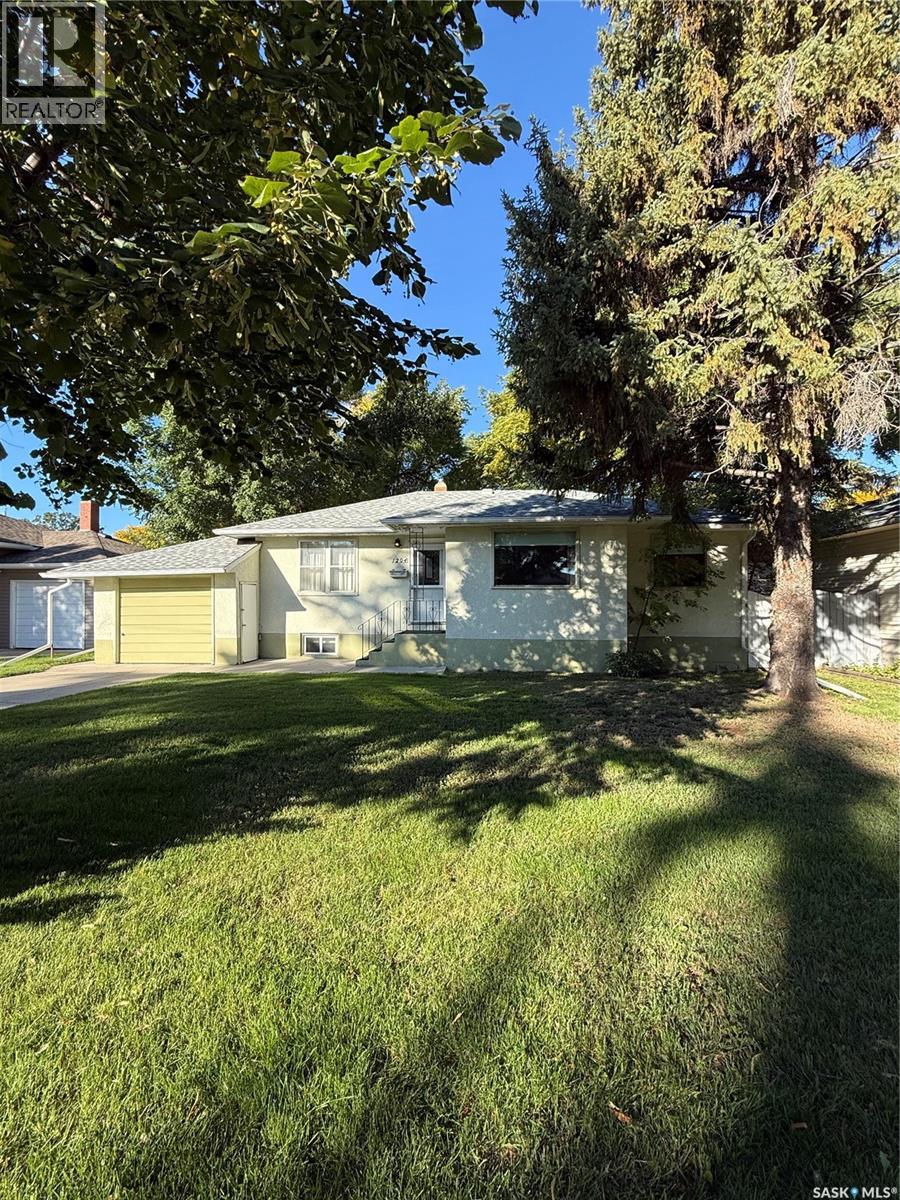 1204 EWART AVENUE, Saskatoon — photo 2