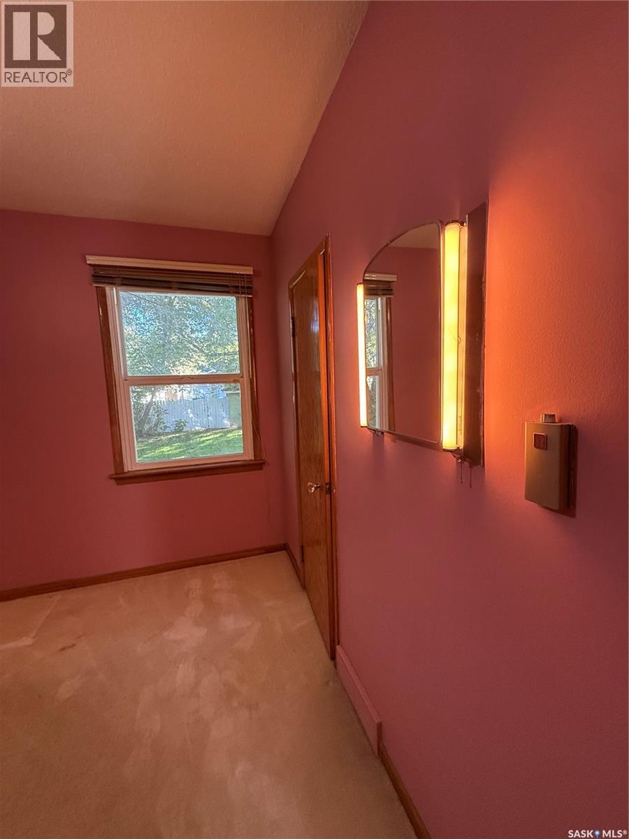1204 EWART AVENUE - 21